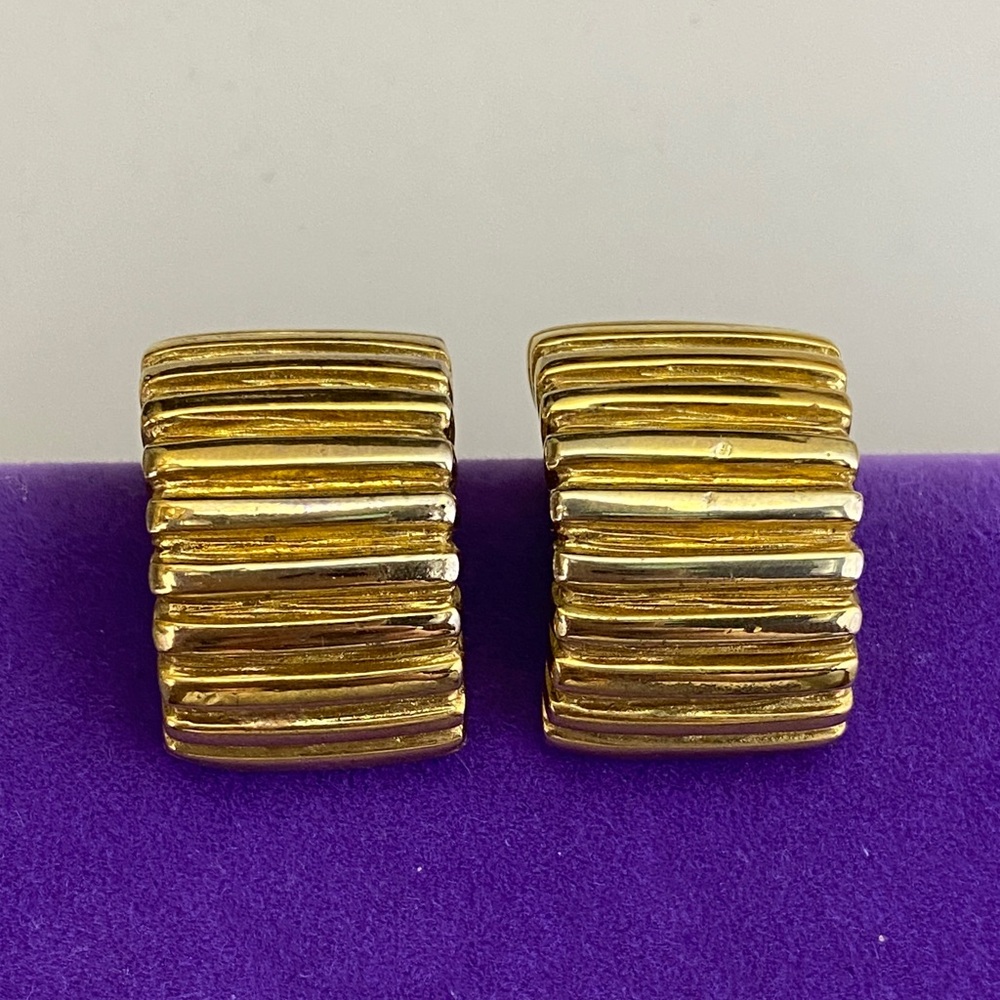 💛 Vintage Givenchy Gold Plated Ridged Clip On Earrings